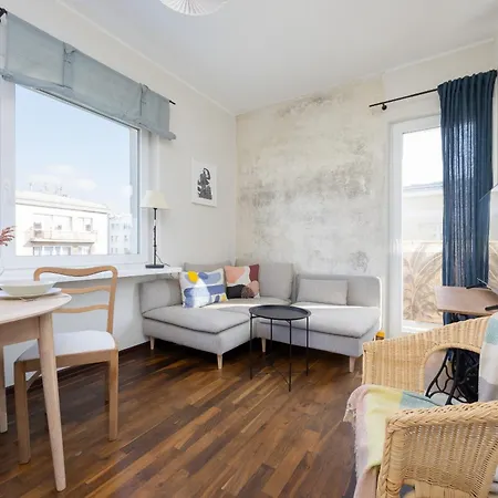 Bright In Downtown By Renters Apartament